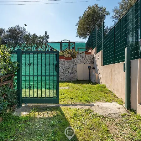 Sunny Garden House *